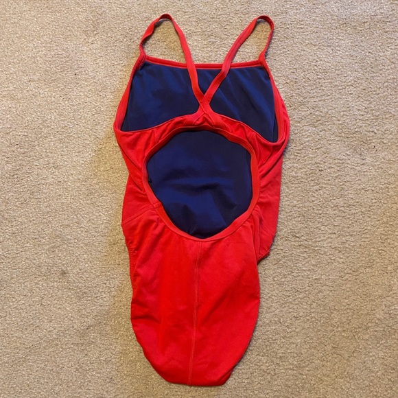Lifeguard swimsuit - Picture 2 of 3